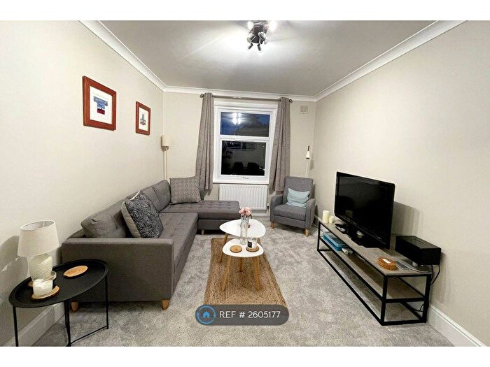 2 Bedroom Flat To Rent In Poole Hill, Bournemouth, BH2