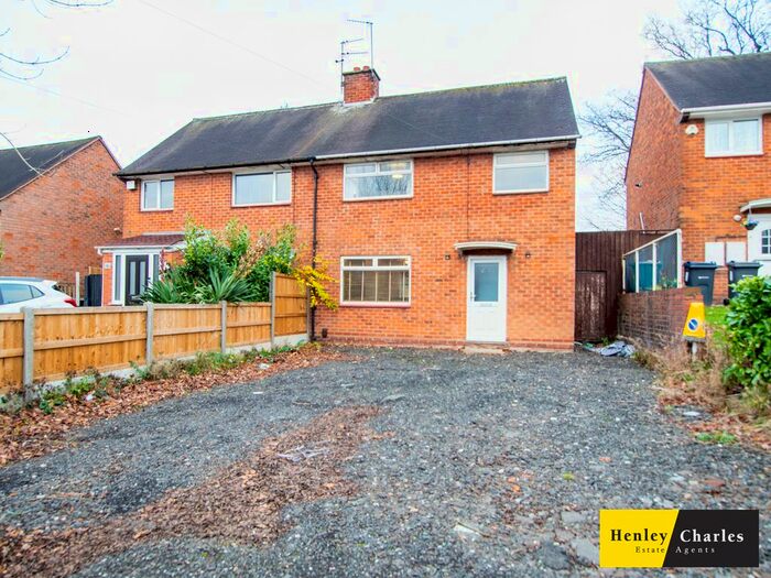 3 Bedroom Semi-Detached House To Rent In Capern Grove, Harborne, Birmingham B32