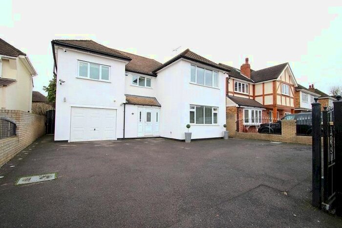 4 Bedroom Detached House To Rent In Nelmes Crescent, Hornchurch, RM11