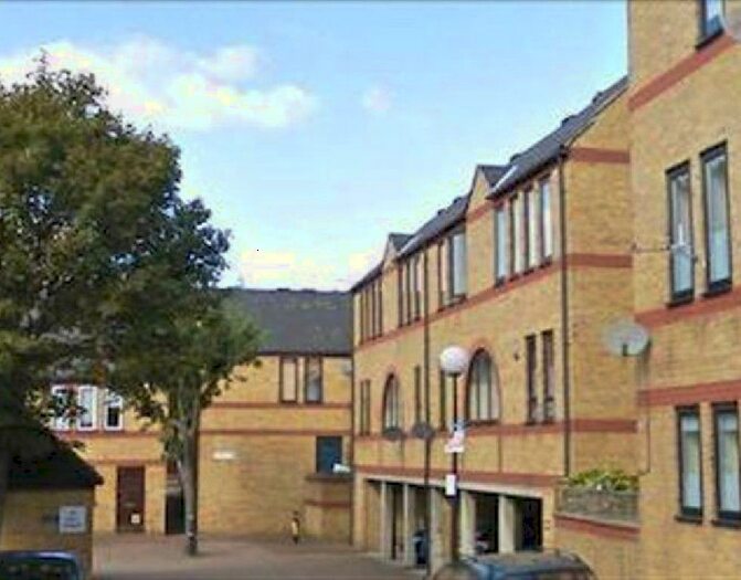 5 Bedroom Town House To Rent In Codling Close, Wapping/Towerhill, E1W