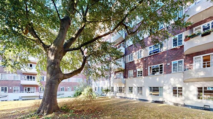 3 Bedroom Flat For Sale In Hornsey Lane, Highgate, N6