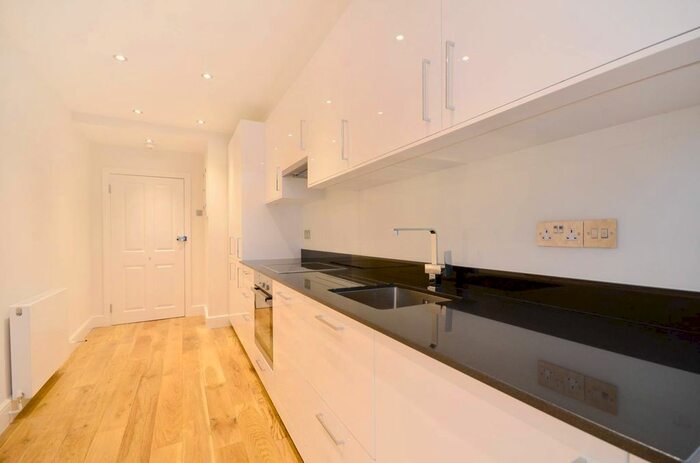 1 Bedroom Flat To Rent In Queens Gardens, Bayswater, London, W2
