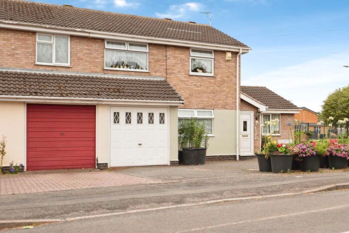 3 Bedroom Semi-Detached House For Sale In Farrier Lane, Leicester, LE4