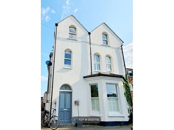 1 Bedroom Flat To Rent In Lime Grove, New Malden, KT3
