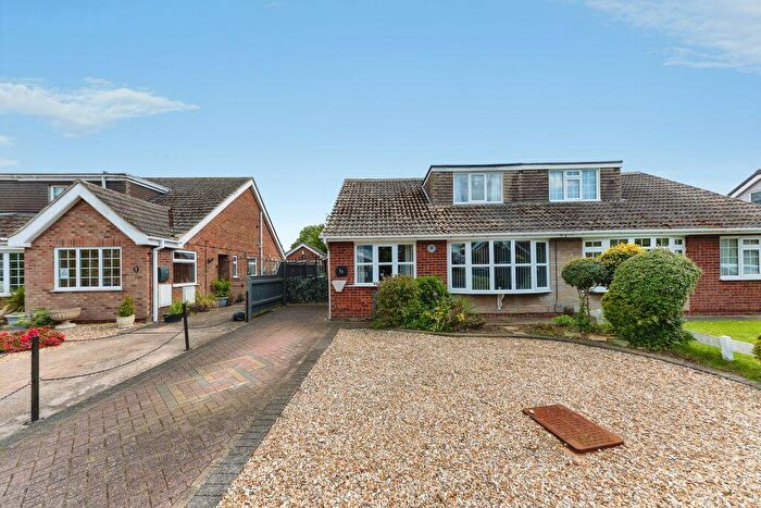 3 Bedroom Semi-Detached Bungalow For Sale In Shetland Way, Immingham, DN40