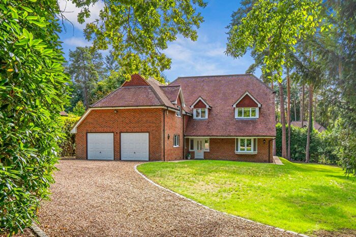 5 Bedroom Detached House For Sale In West Hill Gardens, Fleet, GU51