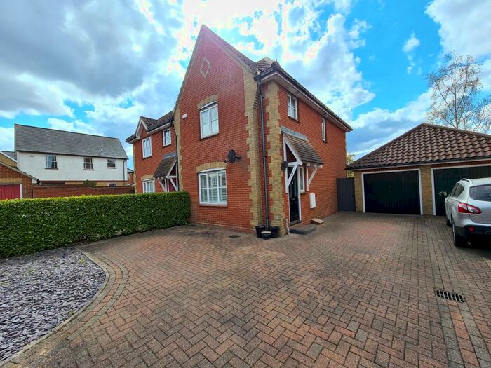 3 Bedroom Semi-Detached House To Rent In Savoy Close, Langdon Hills, Basildon, SS16