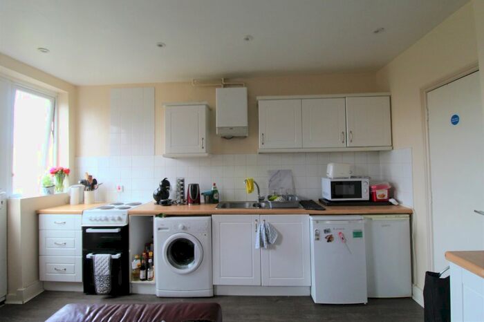 5 Bedroom Semi-Detached House To Rent In Rupert Road, Guildford, GU2