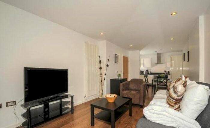 1 Bedroom Flat To Rent In Borough Road, London, SE1