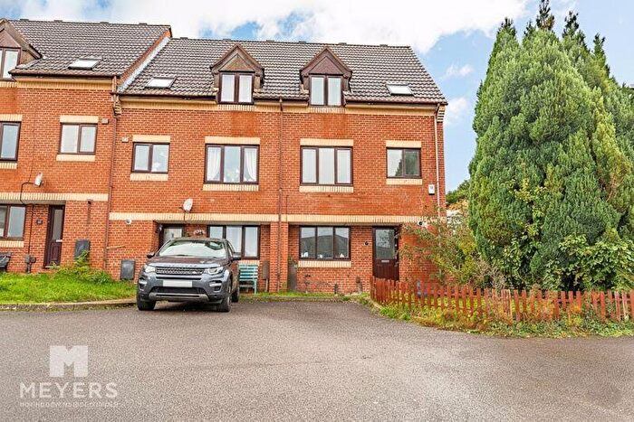 3 Bedroom End Of Terrace House For Sale In Sixpenny Close, Parkstone, Poole, BH12