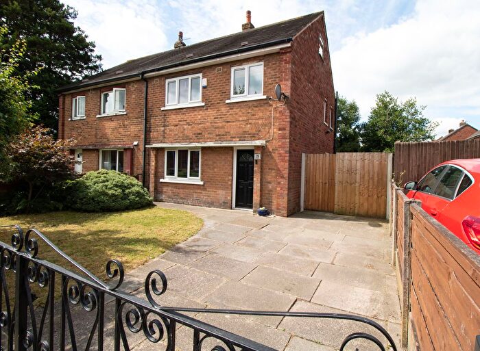 3 Bedroom Semi-Detached House For Sale In Queensway, Kearsley, Bolton, BL4