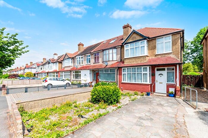 3 Bedroom End Of Terrace House For Sale In Sandringham Road, Worcester Park, KT4