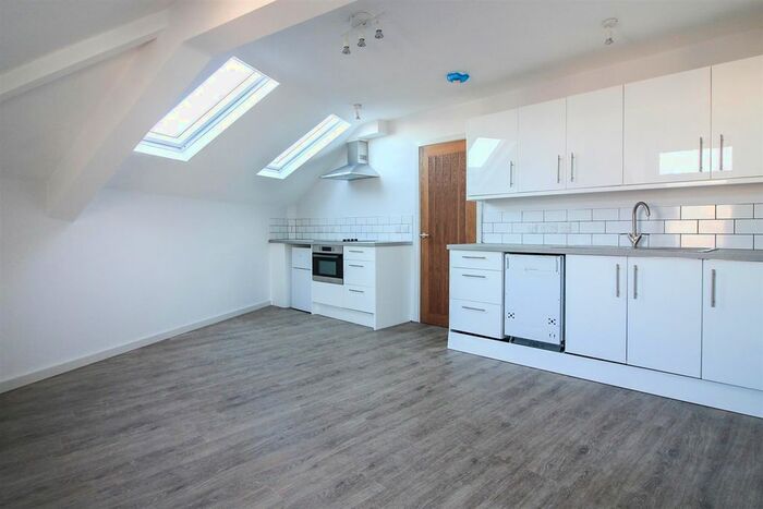 2 Bedroom Flat To Rent In Victoria Road North, Southsea, PO5
