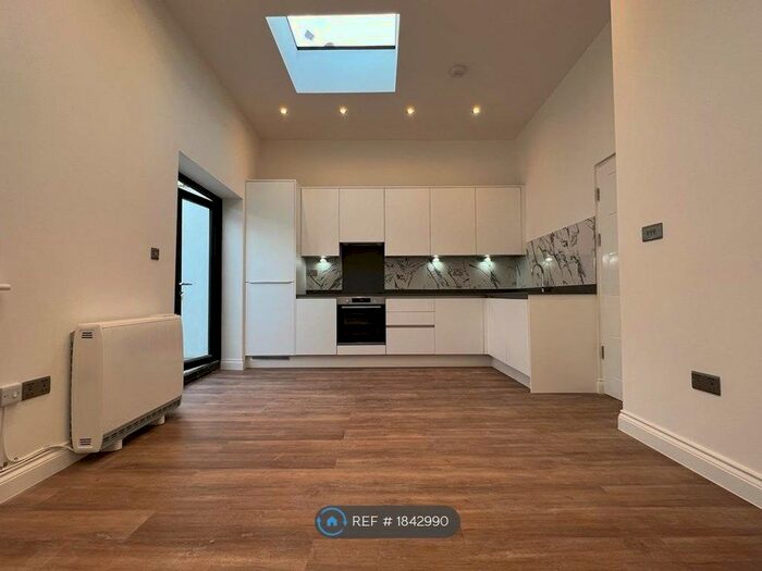 1 Bedroom Flat To Rent In Cordwallis Road, Maidenhead, SL6