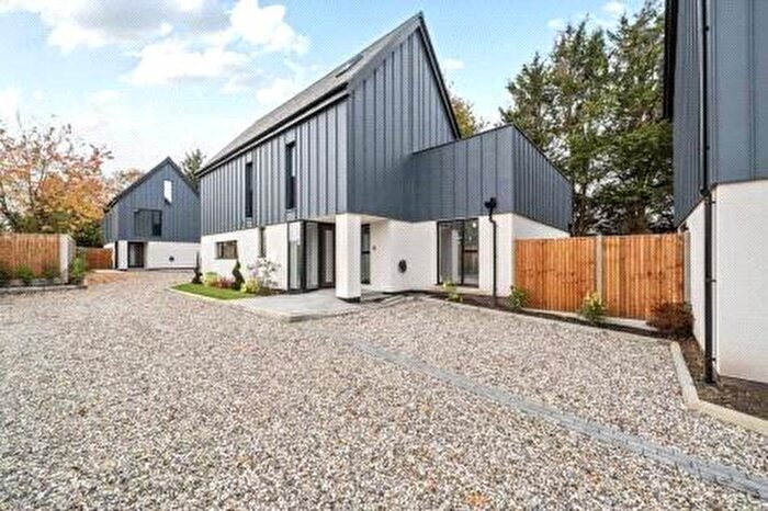4 Bedroom Detached House For Sale In Kingfield Green, Woking, Surrey, GU22