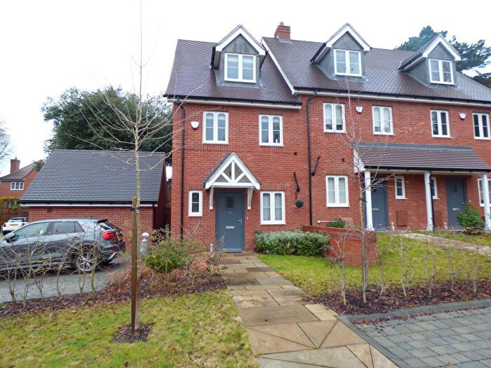 3 Bedroom Town House To Rent In Weatheroaks, Harborne, Birmingham, B17