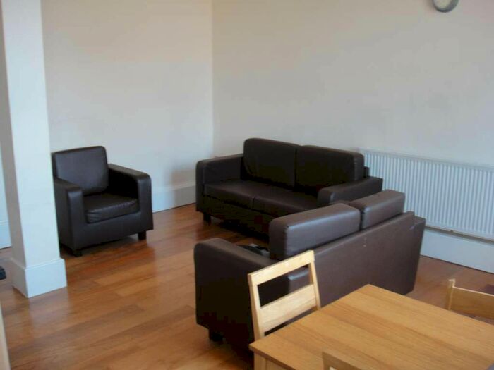 2 Bedroom Flat To Rent In Upton Lane, Forest Gate, E7