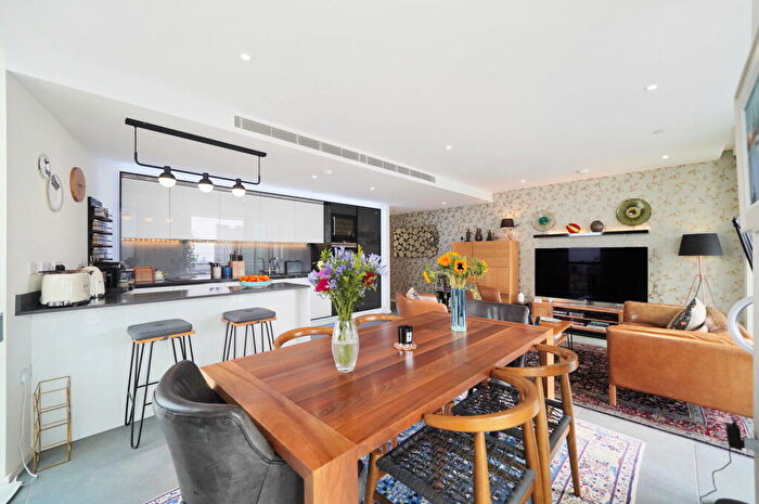 3 Bedroom Flat For Sale In Dollar Bay Place, London, E14