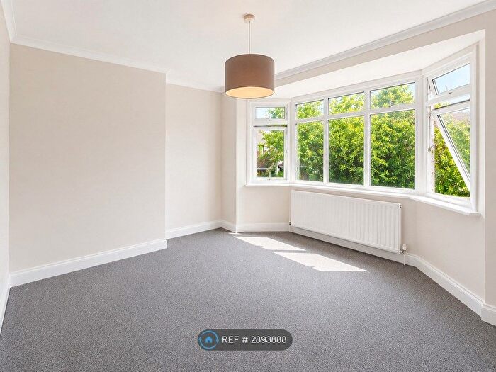Studio To Rent In Lichfield Grove, London, N3