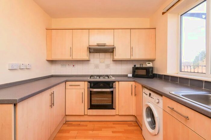 3 Bedroom Flat To Rent In Fletcher Path, Lewisham, London, SE8