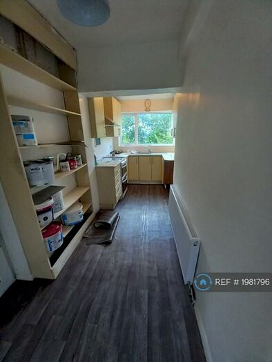 3 Bedroom Semi-Detached House To Rent In Windsor Road, Halesowen, B63