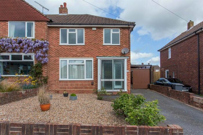 3 Bedroom Semi-Detached House To Rent In Whitehall Gardens, Canterbury, CT2