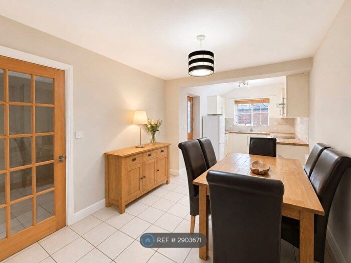 2 Bedroom Detached House To Rent In Victoria Cresent, Manchester, M30