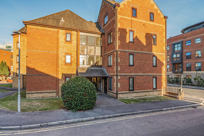 2 Bedroom Apartment To Rent In Regent Court, Reading, Berkshire, RG1