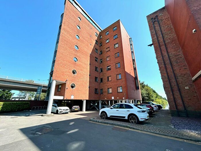 2 Bedroom Apartment To Rent In City Wharf, Cardiff Bay, CF10