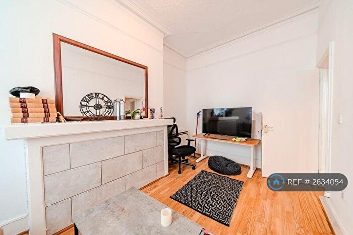 1 Bedroom Flat To Rent In Oriental Place, Brighton, BN1