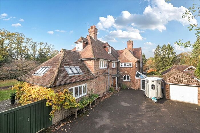 4 Bedroom Semi Detached House For Sale In Worplesdon, Guildford, Surrey, GU3