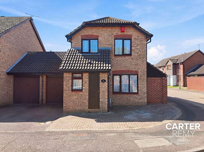 3 Bedroom Detached House For Sale In Ark Avenue, Grays, RM16