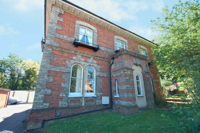 2 Bedroom Flat To Rent In Western Elms Avenue, Reading, Berkshire, RG30