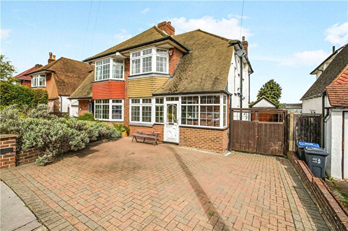 3 Bedroom Semi-Detached House For Sale In Palace View, Croydon, CR0