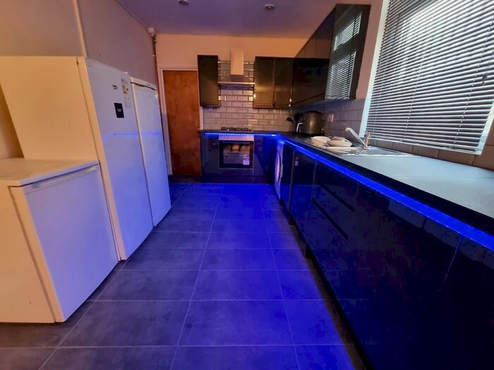 5 Bedroom Terraced House To Rent In Dalton Street, Cathays, Cardiff, CF24