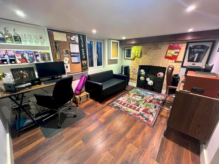 2 Bedroom Property To Rent In Old Road, Linslade, Leighton Buzzard LU7