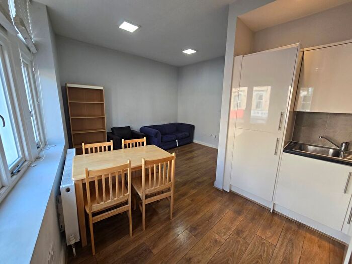 2 Bedroom Flat To Rent In Stoke Newington High Street, Stoke Newington, London, N16
