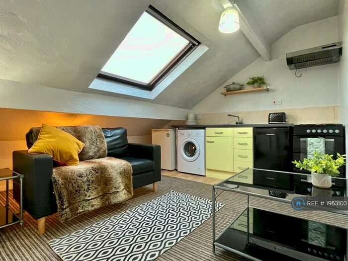 1 Bedroom Flat To Rent In Aston Road, Leeds, LS13