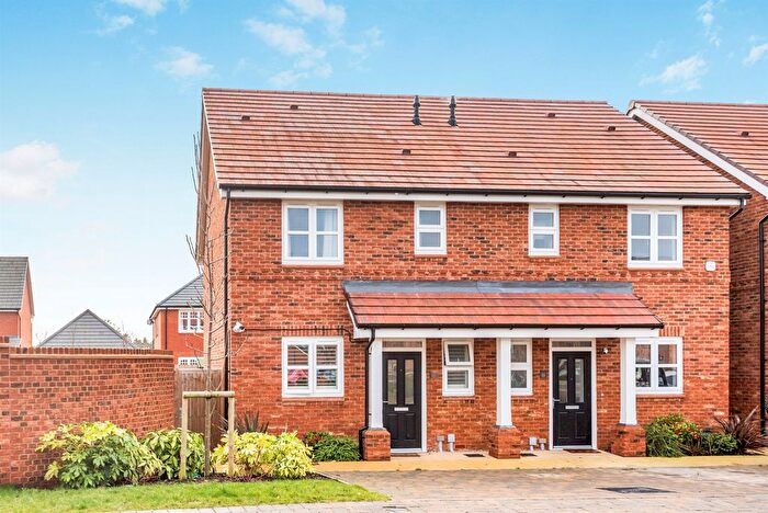 3 Bedroom Semi-Detached House For Sale In Empress Drive, Wallingford, OX10