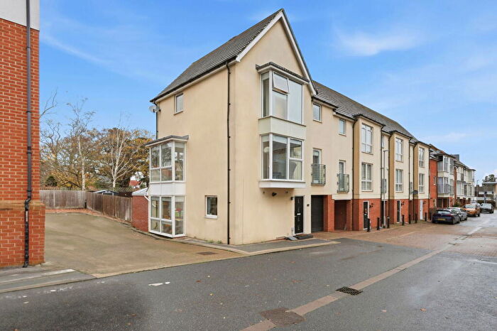 4 Bedroom End Of Terrace House For Sale In Montfort Drive, Chelmsford, CM2