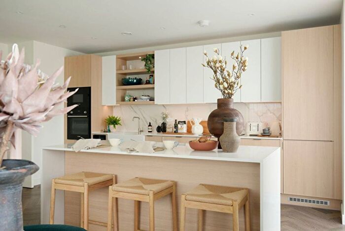 3 Bedroom Flat For Sale In Silkstream, Hendon, NW9