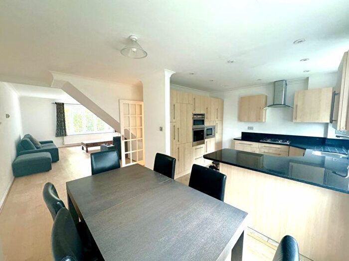 4 Bedroom Town House To Rent In Calshot Way, Enfield, EN2