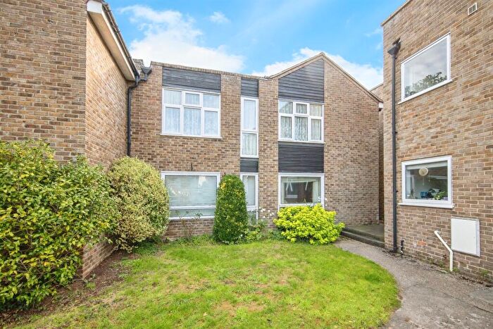 2 Bedroom Maisonette For Sale In Lexden Road, Colchester, CO3