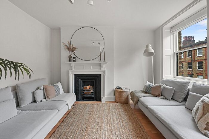 2 Bedroom Flat To Rent In Nottingham Place, London, W1U