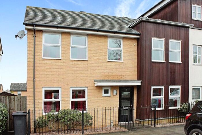3 Bedroom Semi-Detached House To Rent In Whale Avenue, Reading, Berkshire, RG2