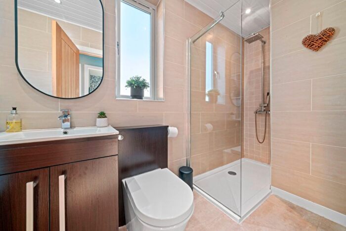 3 Bedroom Semi-Detached House For Sale In Weirwood Avenue, Garrowhill, G69
