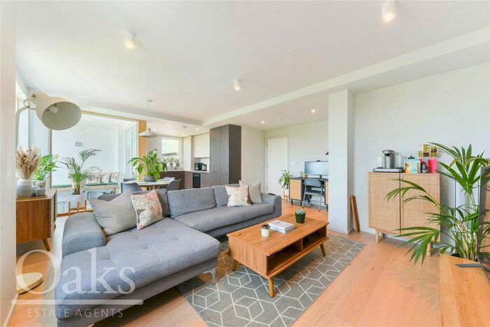 2 Bedroom Flat To Rent In Knollys Road, London, SW16