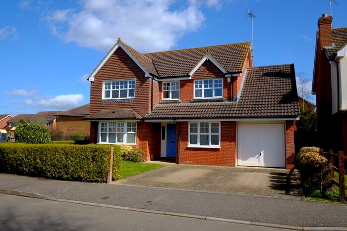 4 Bedroom Detached House To Rent In Knaphill, GU21