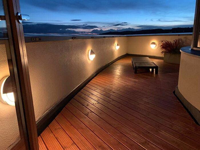 2 Bedroom Penthouse For Sale In Cathedral Walk, BS1