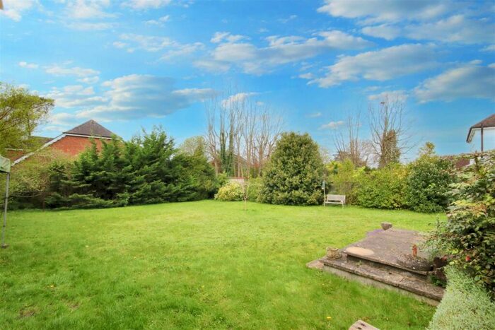 3 Bedroom Detached Bungalow For Sale In Ermyn Way, Ashtead/leatherhead, KT22